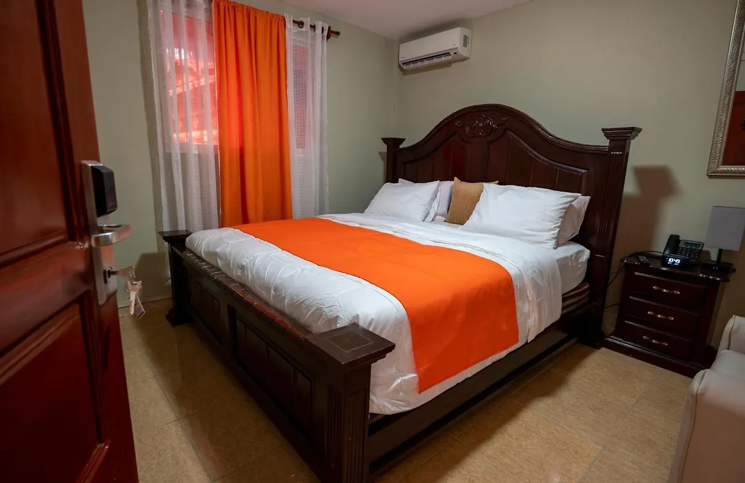 Vivy Hill'S Hotel-1